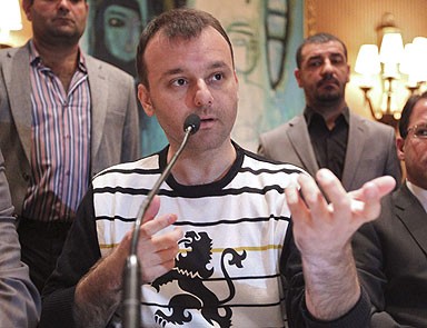CHP'LILER ARACI OLDU Gazeteci Cüneyt Ünal serbest 