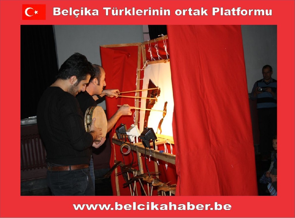 SANATÇI CENGİZ SAMSUN BRÜKSEL’DE DÜZENLENEN ‘SOUND OF ISTANBUL’ ETKİNLİĞİNE ‘KARAGÖZ’ ÇALIŞMASIYLA RENK KATTI.