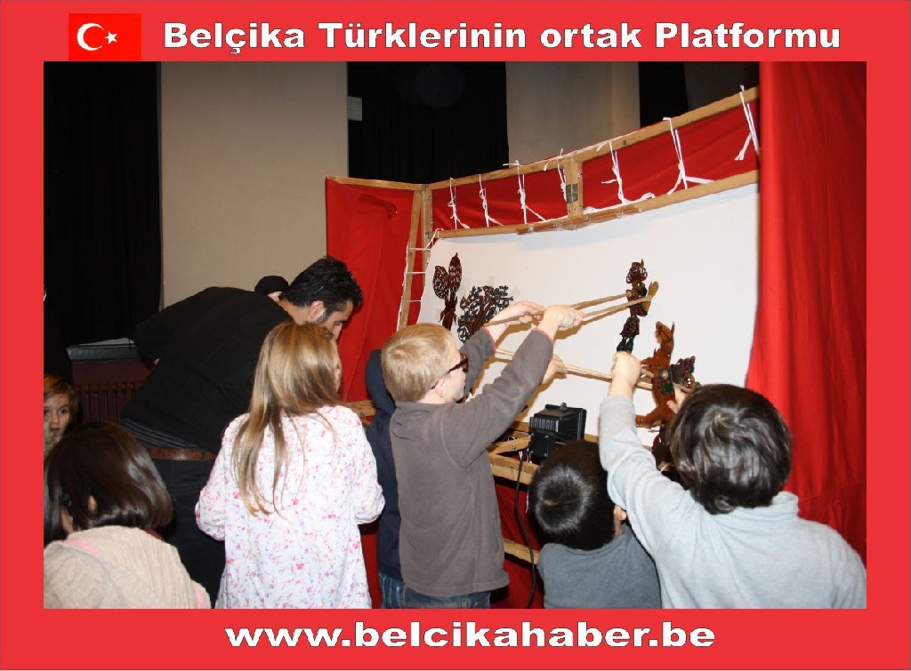 SANATÇI CENGİZ SAMSUN BRÜKSEL’DE DÜZENLENEN ‘SOUND OF ISTANBUL’ ETKİNLİĞİNE ‘KARAGÖZ’ ÇALIŞMASIYLA RENK KATTI.