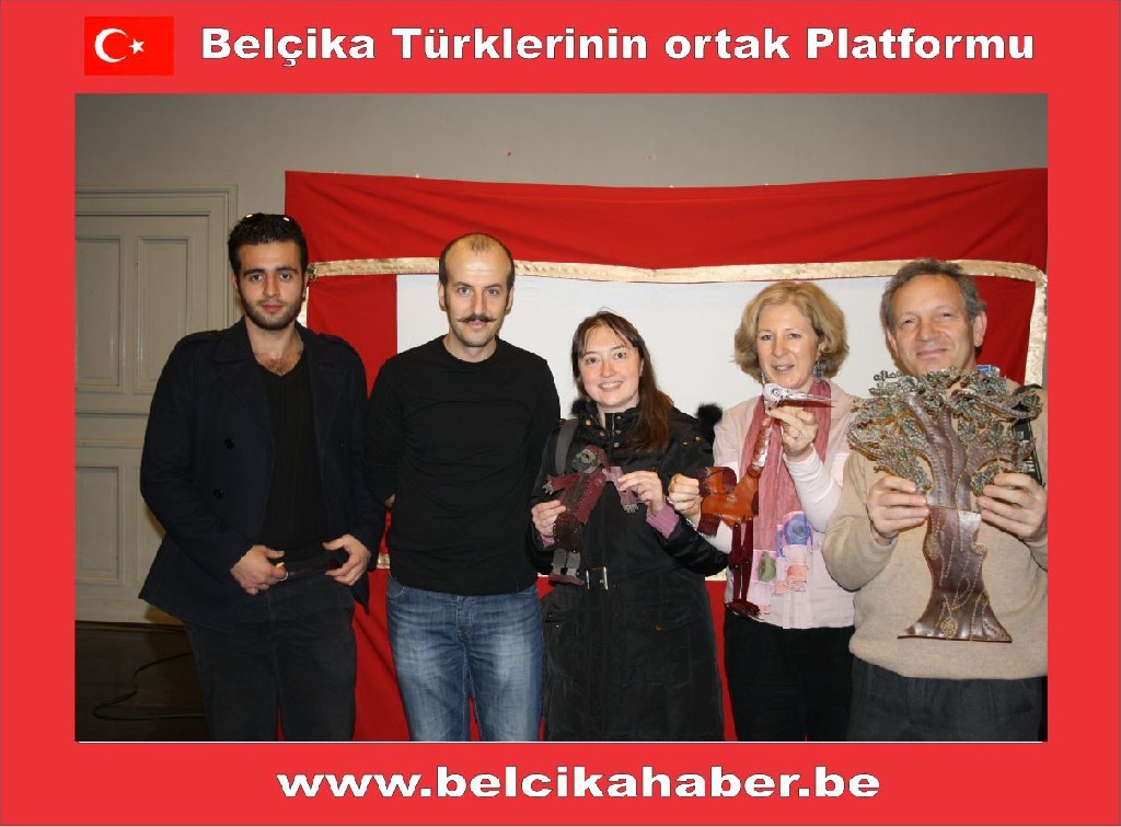 SANATÇI CENGİZ SAMSUN BRÜKSEL’DE DÜZENLENEN ‘SOUND OF ISTANBUL’ ETKİNLİĞİNE ‘KARAGÖZ’ ÇALIŞMASIYLA RENK KATTI.