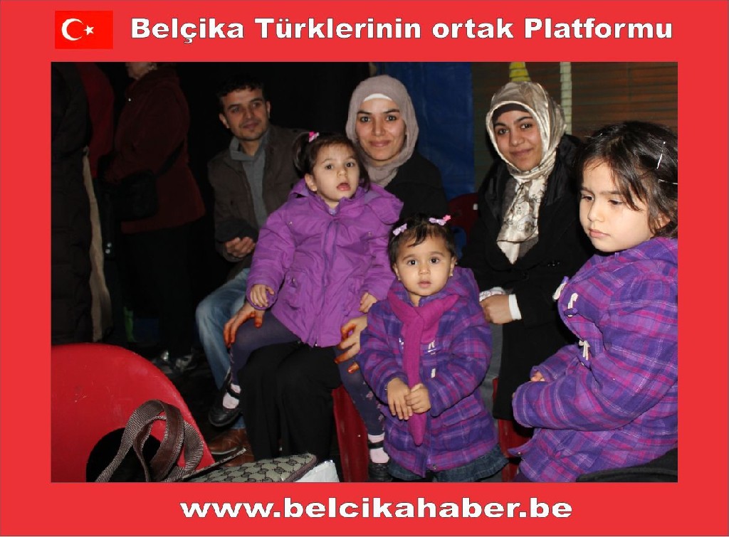 TURKISH LADY FOLKLÖR EKİBİ BELÇİKALILARDAN BOL BOL ALKIŞ ALDI