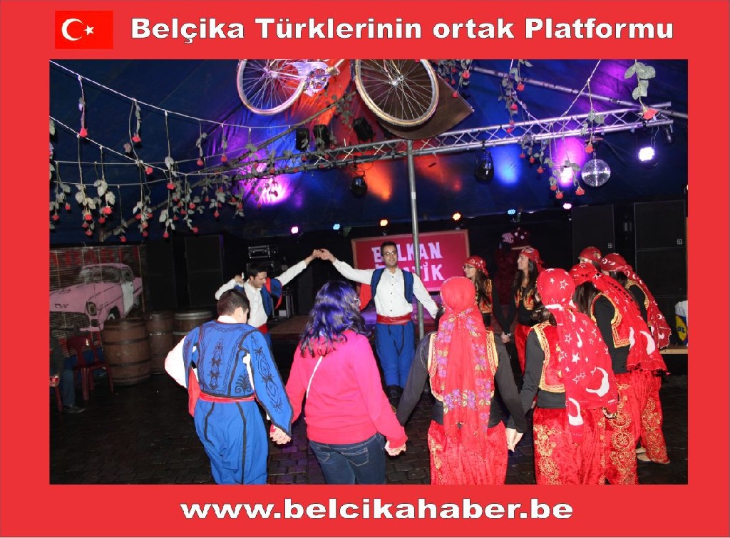 TURKISH LADY FOLKLÖR EKİBİ BELÇİKALILARDAN BOL BOL ALKIŞ ALDI