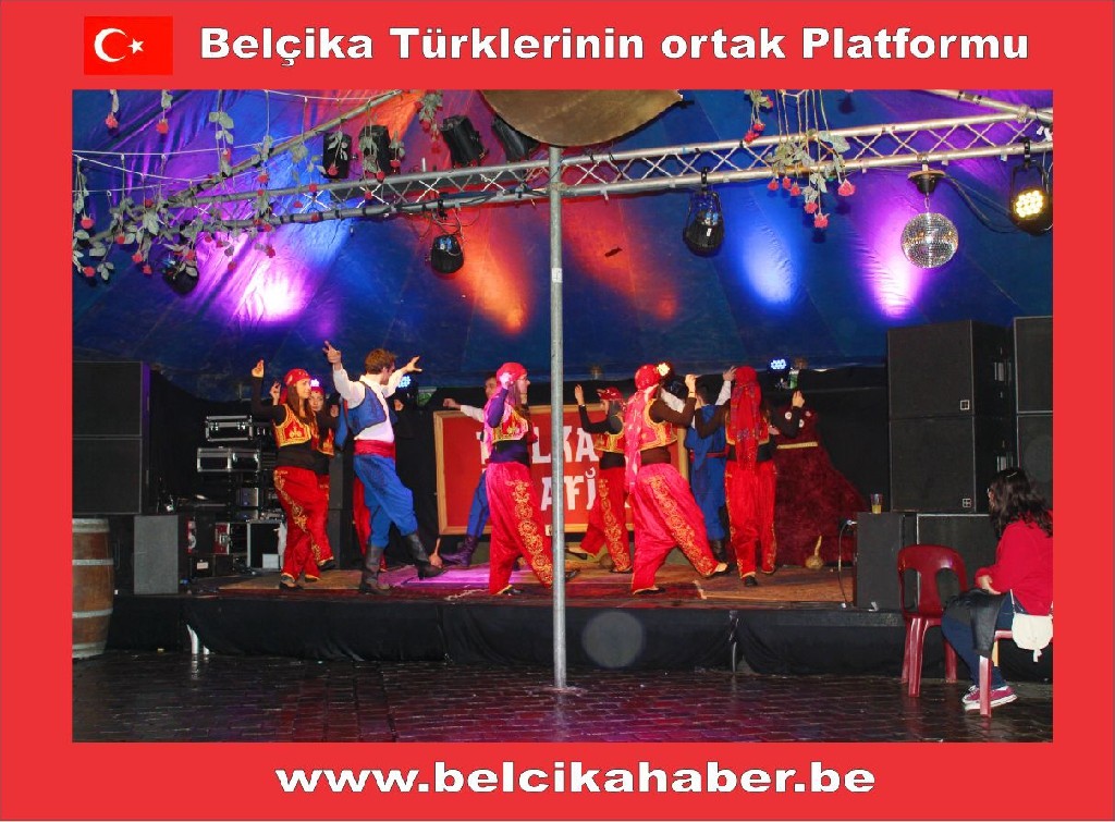 TURKISH LADY FOLKLÖR EKİBİ BELÇİKALILARDAN BOL BOL ALKIŞ ALDI