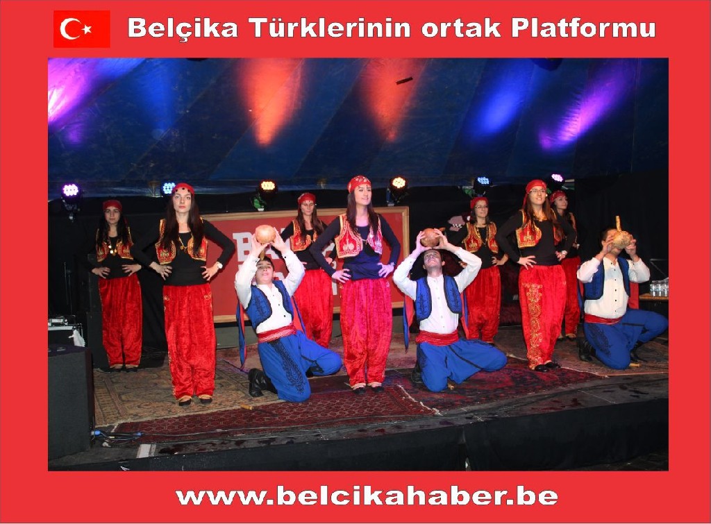 TURKISH LADY FOLKLÖR EKİBİ BELÇİKALILARDAN BOL BOL ALKIŞ ALDI