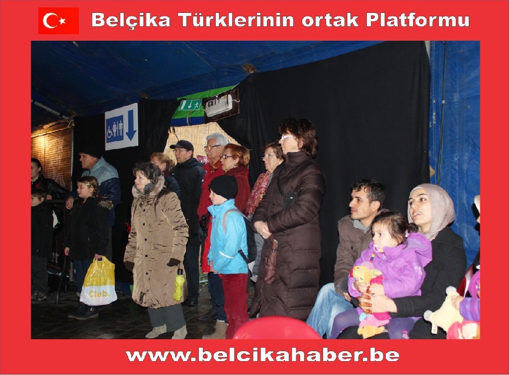 TURKISH LADY FOLKLÖR EKİBİ BELÇİKALILARDAN BOL BOL ALKIŞ ALDI