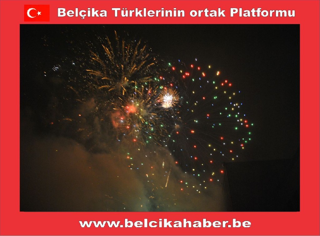 BRÜKSEL'DE ONBİNLER HAVAİ FİŞEK GÖSTERİLERİYLE YENİ YILA GİRDİ
