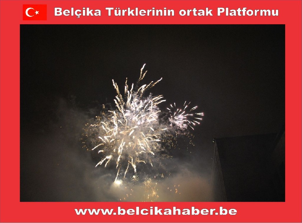 BRÜKSEL'DE ONBİNLER HAVAİ FİŞEK GÖSTERİLERİYLE YENİ YILA GİRDİ