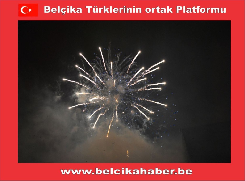 BRÜKSEL'DE ONBİNLER HAVAİ FİŞEK GÖSTERİLERİYLE YENİ YILA GİRDİ