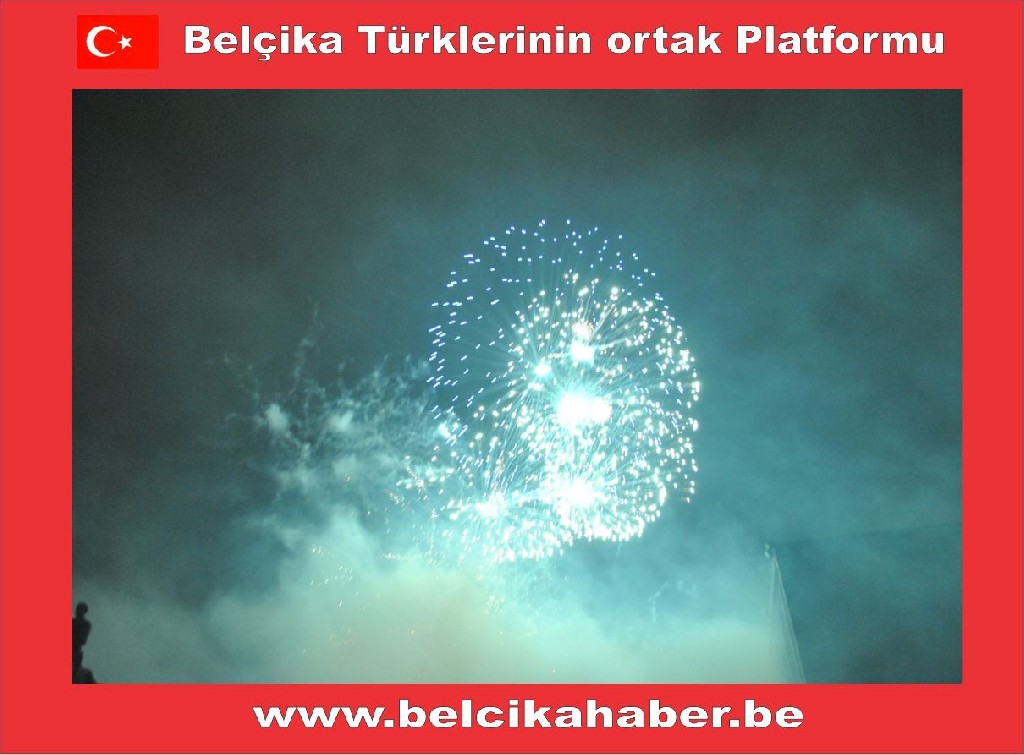 BRÜKSEL'DE ONBİNLER HAVAİ FİŞEK GÖSTERİLERİYLE YENİ YILA GİRDİ