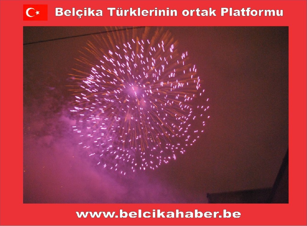 BRÜKSEL'DE ONBİNLER HAVAİ FİŞEK GÖSTERİLERİYLE YENİ YILA GİRDİ