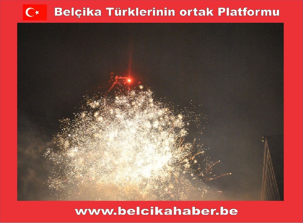 BRÜKSEL'DE ONBİNLER HAVAİ FİŞEK GÖSTERİLERİYLE YENİ YILA GİRDİ