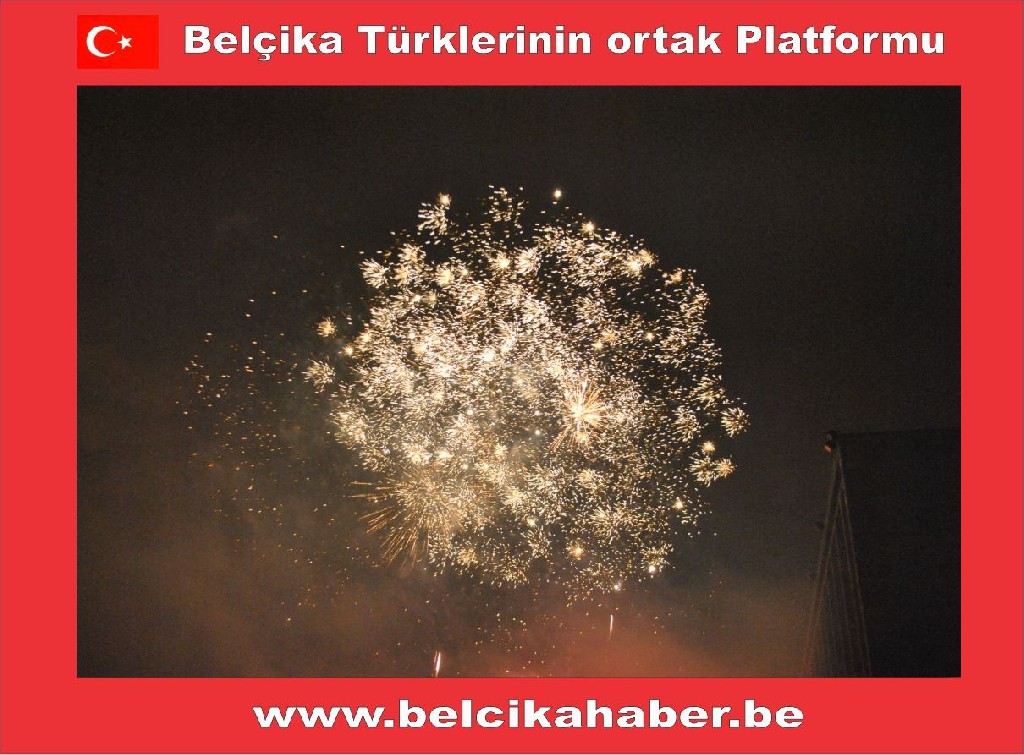BRÜKSEL'DE ONBİNLER HAVAİ FİŞEK GÖSTERİLERİYLE YENİ YILA GİRDİ