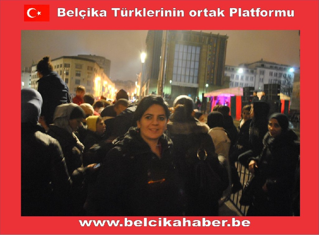 BRÜKSEL'DE ONBİNLER HAVAİ FİŞEK GÖSTERİLERİYLE YENİ YILA GİRDİ