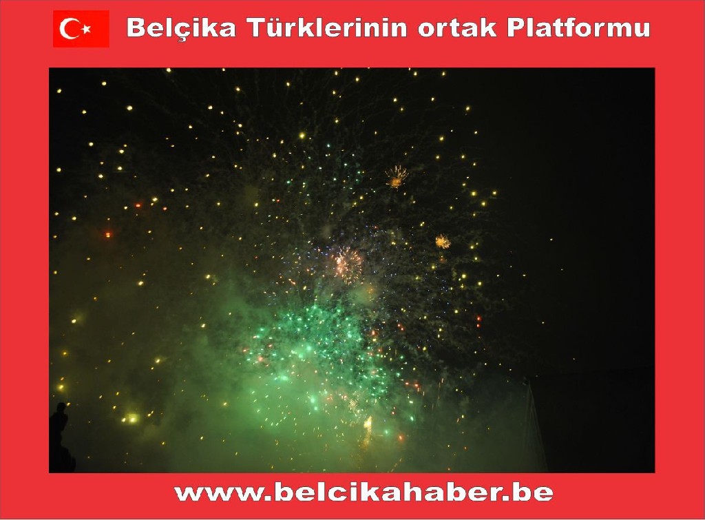 BRÜKSEL'DE ONBİNLER HAVAİ FİŞEK GÖSTERİLERİYLE YENİ YILA GİRDİ