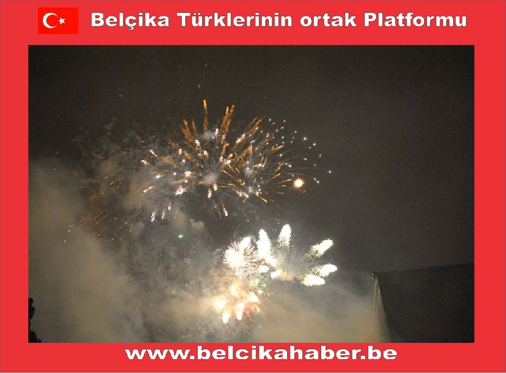 BRÜKSEL'DE ONBİNLER HAVAİ FİŞEK GÖSTERİLERİYLE YENİ YILA GİRDİ