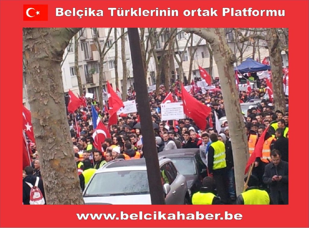 PARİSTE TÜRKLERİN PROTESTOSUNDAN RENKLİ KARELER