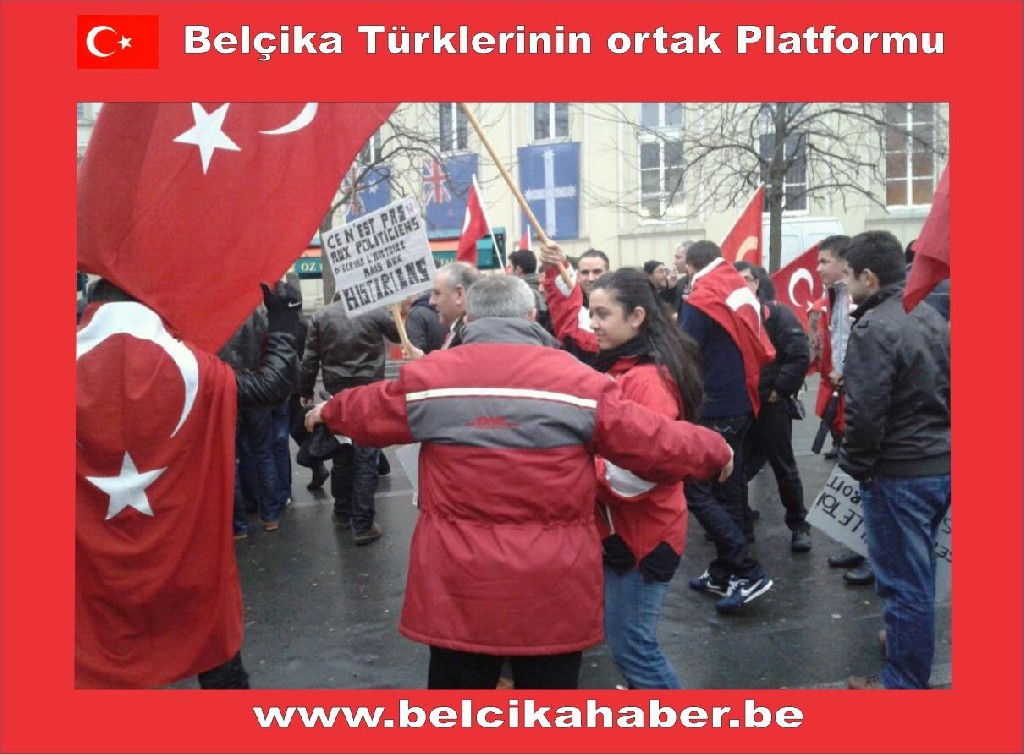 PARİSTE TÜRKLERİN PROTESTOSUNDAN RENKLİ KARELER