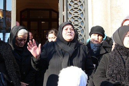 Türklerden Belçika Adalet Bakanlığı Önünde 'Cenaze' Protestosu