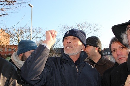 Türklerden Belçika Adalet Bakanlığı Önünde 'Cenaze' Protestosu