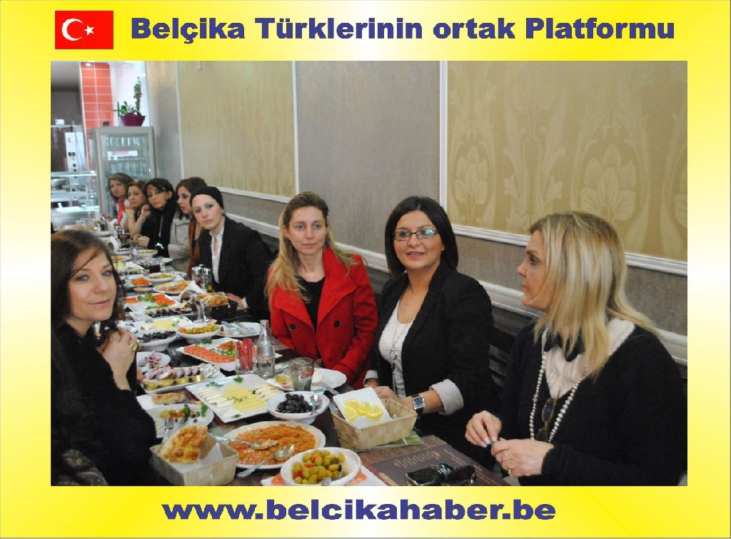 HAYRANLARI DERYA BAYKAL İLE SYNERGIE'NİN KAHVALTISINDA BİRARAYA GELDİ