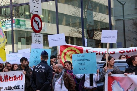 ALEVİLER BRÜKSEL'DE SİVAS'TA ZAMANAŞIMINI PROTESTO ETTİ