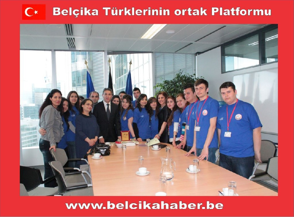 Genç misafirler sertifilarını Bakn Kır'dan aldı