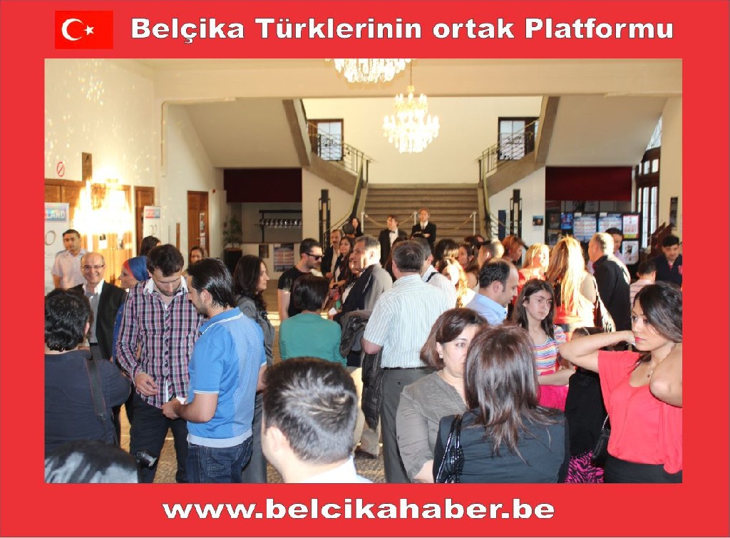 HER YÖNE 90 DAKİKA TİYATROSU KIRDI GEÇİRDİ