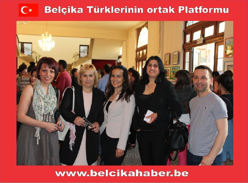 HER YÖNE 90 DAKİKA TİYATROSU KIRDI GEÇİRDİ