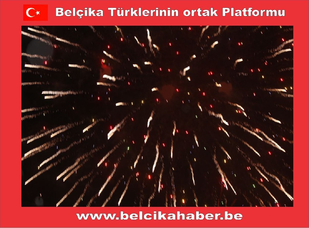 ONBİNLERCE BELÇİKALI YAĞAN YAĞMURA ALDIRMADAN HAWAİ FİŞEK GÖSTERİLERLE YENİ YILA GİRDİLER