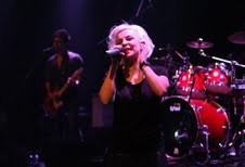 Festivali’nin çifte konserli 3. gecesinde katılımcılarını iki farklı grupla çoşturdu