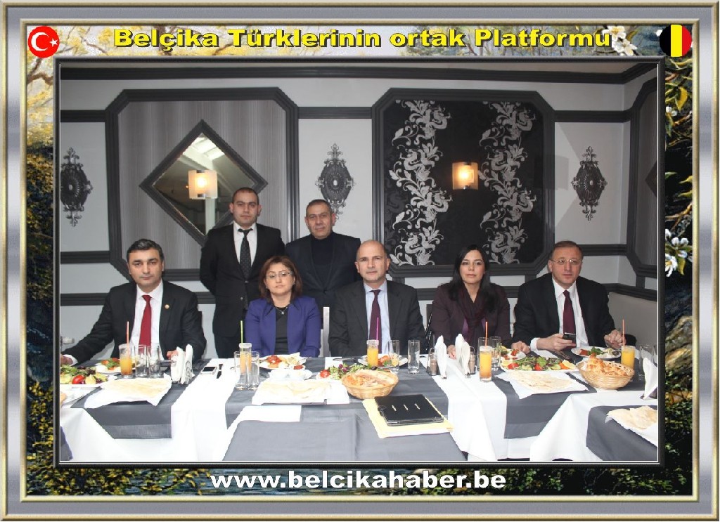 BAKAN ŞAHİN ONURUNA OSMANLI (BERGAMA)'DA BİR YEMEK VERİLDİ