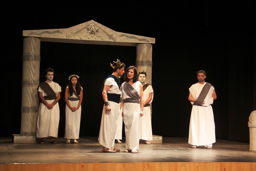 Bir Acayip Antigone Mons´ta Atakta Alkışlandı.