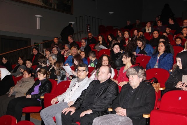 Bir Acayip Antigone Mons´ta Atakta Alkışlandı.