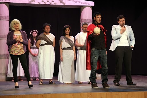 Bir Acayip Antigone Mons´ta Atakta Alkışlandı.
