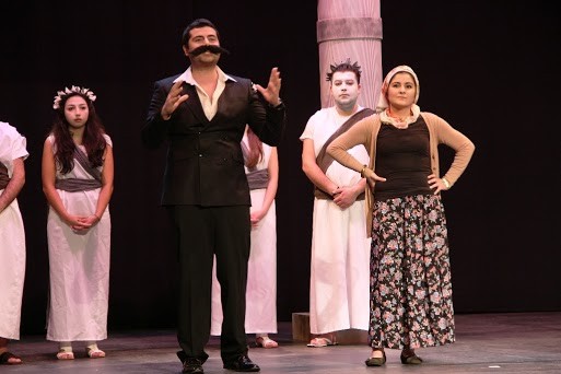Bir Acayip Antigone Mons´ta Atakta Alkışlandı.