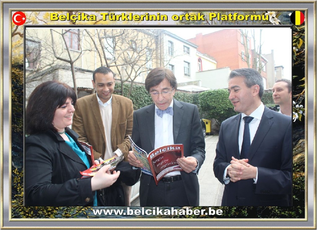 DERGİMİZİ FEDERAL BAŞBAKAN ELİO Dİ RUPO›YA TAKDİM ETTİK