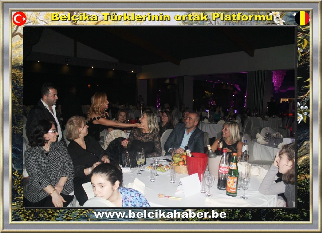 CEYLAN VE ARZU KONSERLERİNDE GÖNÜLLERİ FETH ETTİ