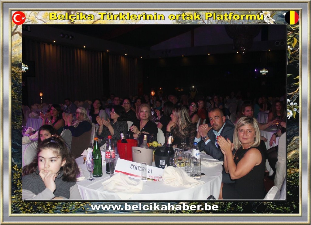 CEYLAN VE ARZU KONSERLERİNDE GÖNÜLLERİ FETH ETTİ