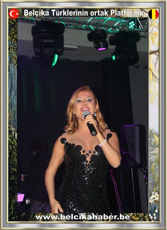 CEYLAN VE ARZU KONSERLERİNDE GÖNÜLLERİ FETH ETTİ