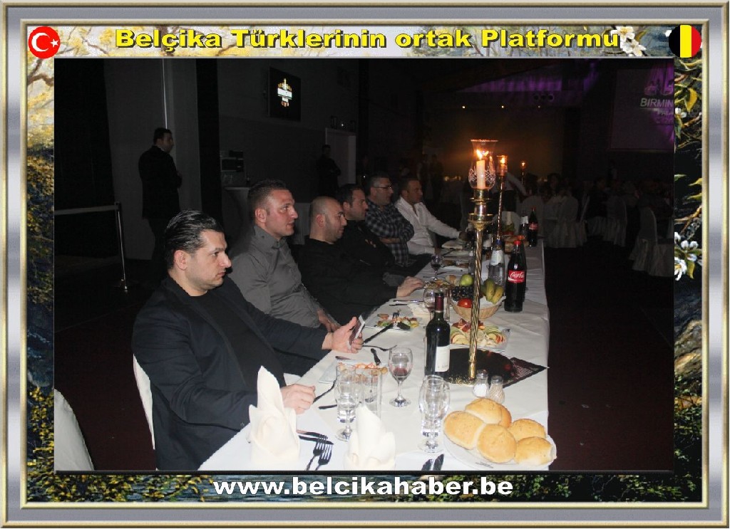 CEYLAN VE ARZU KONSERLERİNDE GÖNÜLLERİ FETH ETTİ