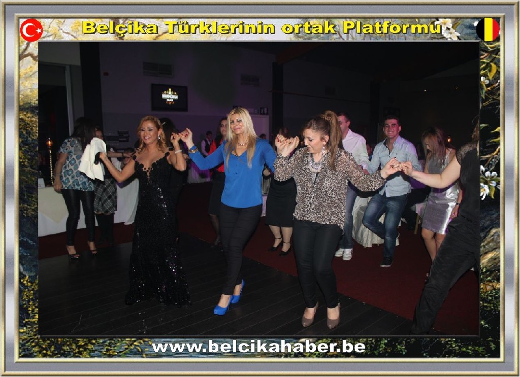 CEYLAN VE ARZU KONSERLERİNDE GÖNÜLLERİ FETH ETTİ