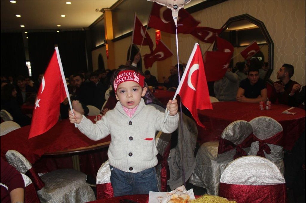 ÜLKÜCÜLER SANATÇILARIYLA COŞTU