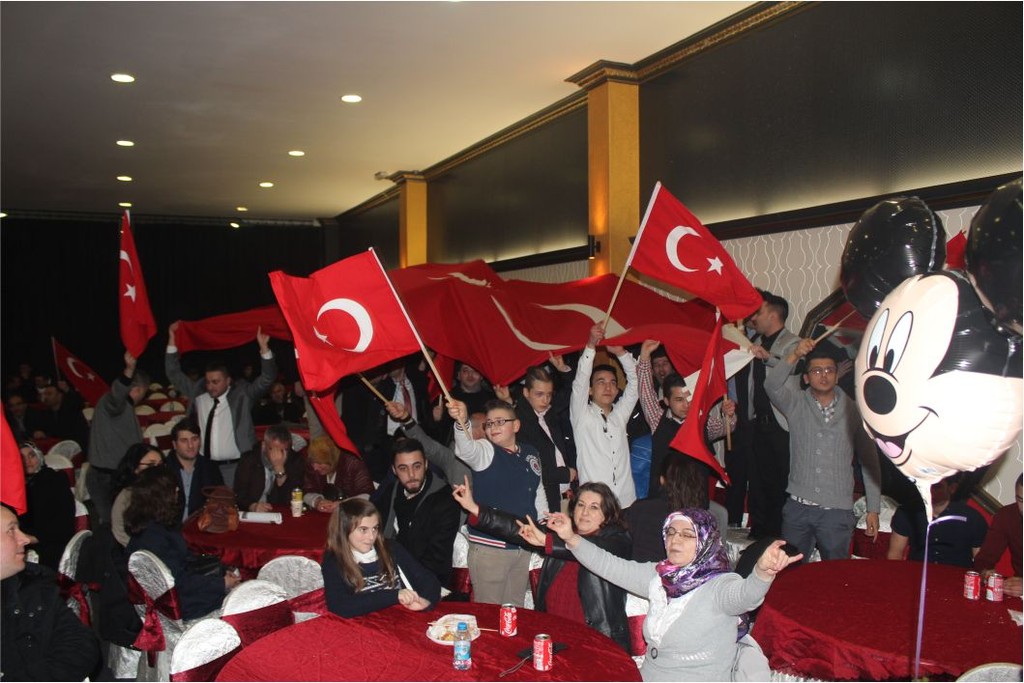 ÜLKÜCÜLER SANATÇILARIYLA COŞTU