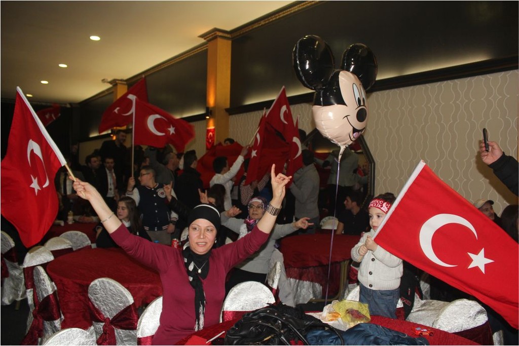 ÜLKÜCÜLER SANATÇILARIYLA COŞTU