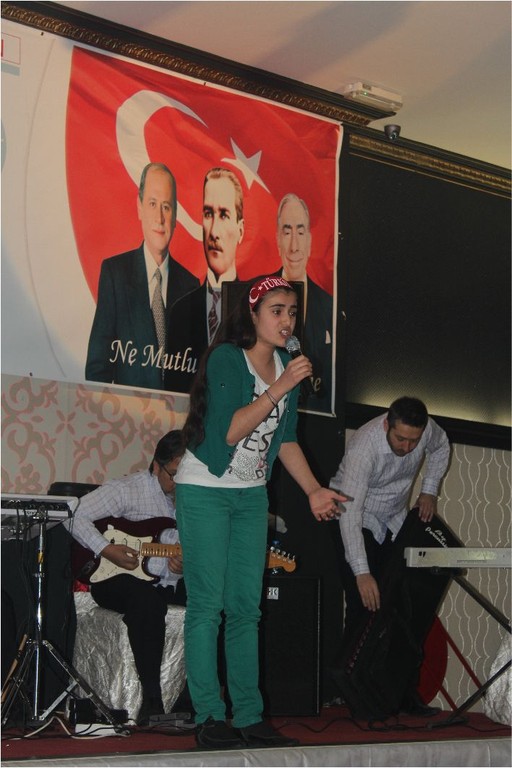 ÜLKÜCÜLER SANATÇILARIYLA COŞTU