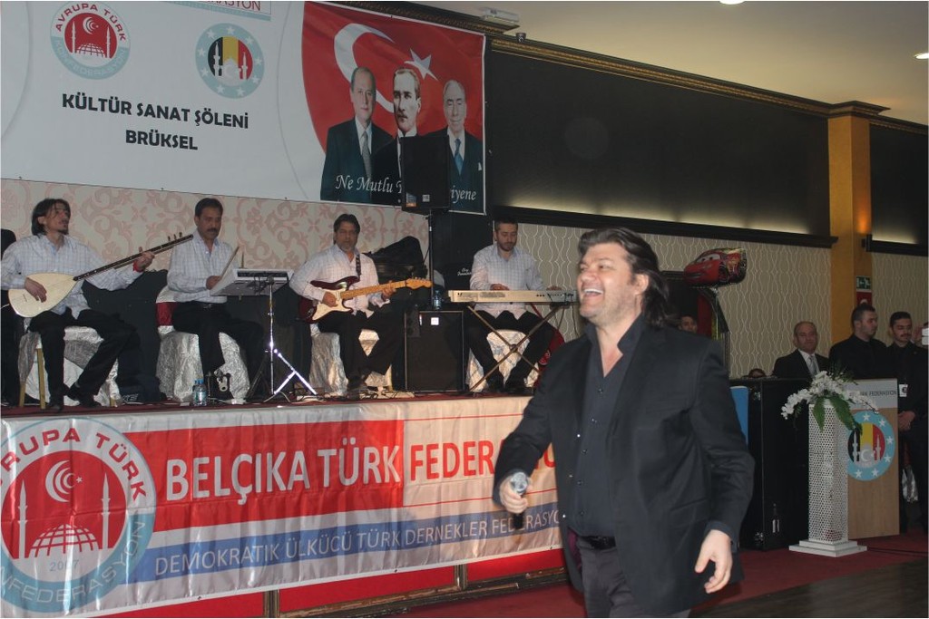 ÜLKÜCÜLER SANATÇILARIYLA COŞTU