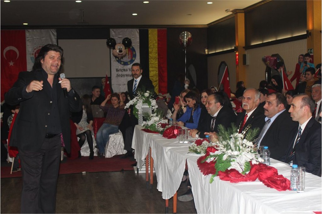 ÜLKÜCÜLER SANATÇILARIYLA COŞTU