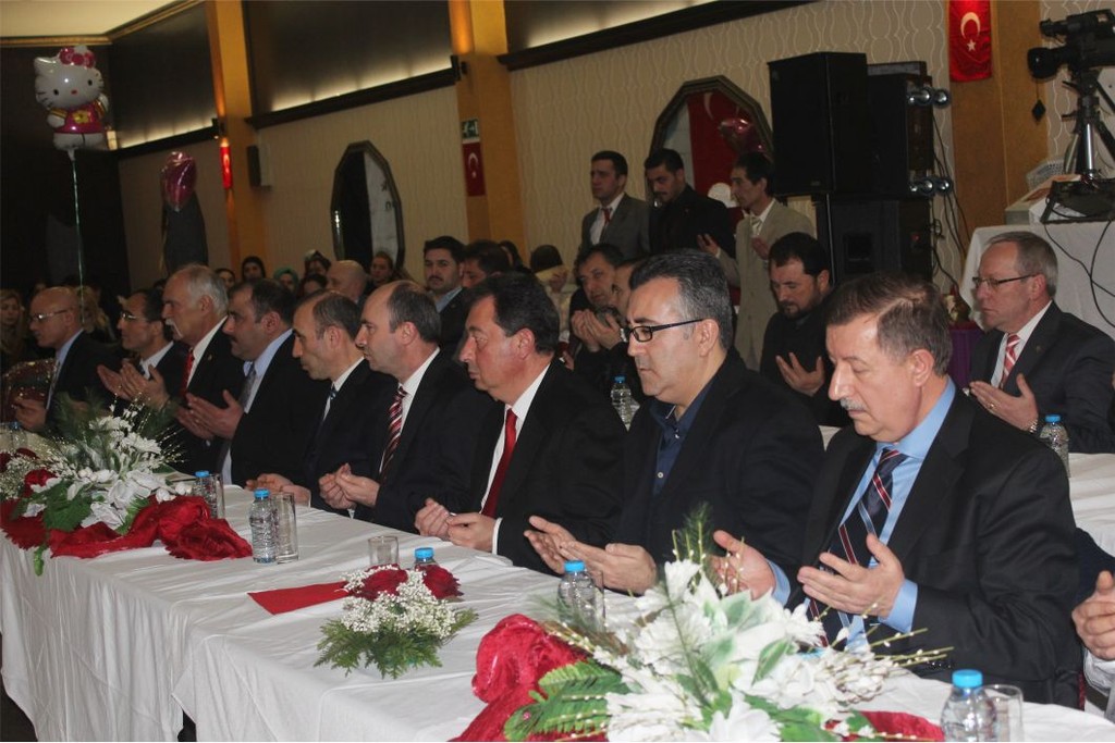 ÜLKÜCÜLER SANATÇILARIYLA COŞTU