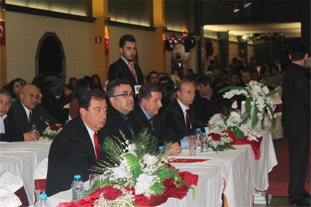 ÜLKÜCÜLER SANATÇILARIYLA COŞTU