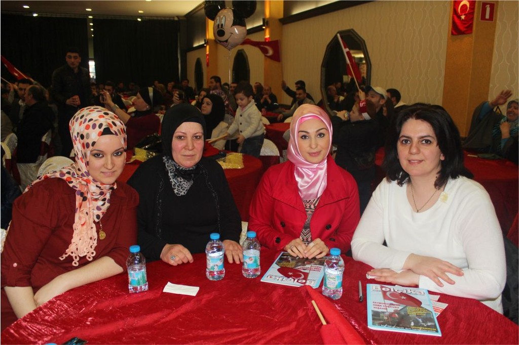 ÜLKÜCÜLER SANATÇILARIYLA COŞTU